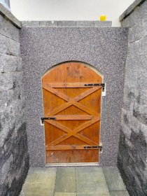 Kamienny dywan to nowoczesny sposób na wykończenie balkonów, tarasów, schodów.