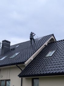 Mycie wysokociśnieniowe wraz z odgrzybieniem dachówki