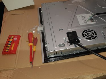 Demontaz i montaz płyty indukcyjnej .