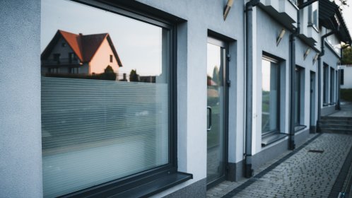 Montaż folii okiennych