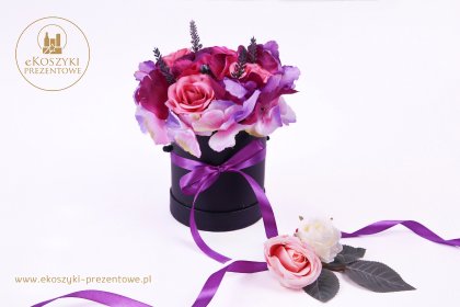 Flowerboxy z kompozycją kwiatów sztucznych lub mydlanych