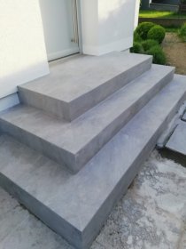 Układanie płytek na podłodze