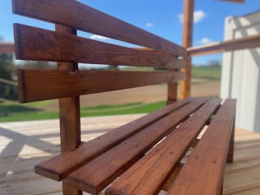 Meble z litego drewna - świerk, dąb, sosna, inne. Szafy, komody, regały, stoły, stoliki.