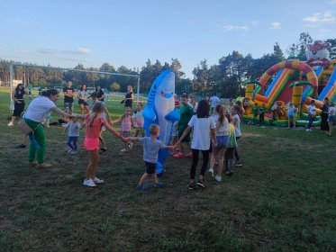 malowanie twarzy, brokat, skręcanie balonów, dyskoteka, disco party, warsztaty, gry