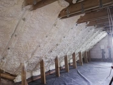 Izolacja Piana PUR, Dachy, stropy, poddasza, sciany kolankowe itp.