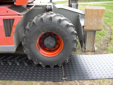 Płyty W-Board do zabezpieczenia terenu i wzmacniania nośności powierzchni