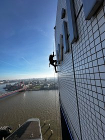 Prace montażowe lub demontaż w dostępie linowym