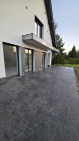 Remont domu z tarasem i schodami granitowymi