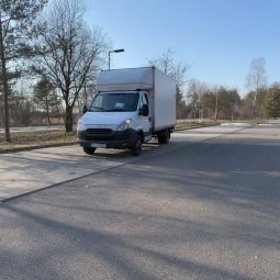 Wynajem samochodu z kierowcą lub bez