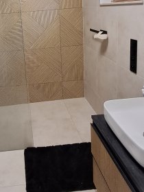 Oferujemy wysokiej jakości układanie płytek.