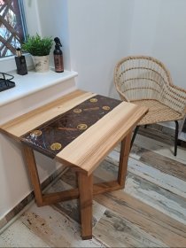 Zajmuję się produkcją stołów z litego drewna oraz żywicy epoksydowej