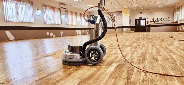 Profesjonalne bezpyłowe cyklinowanie i szczotkowanie podłóg drewnianych