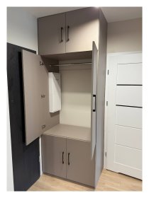 Szafy na wymiar z drzwiami na zawiasach