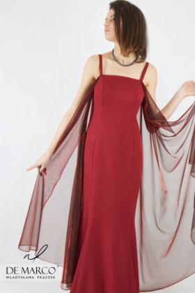 Bordowa sukienka o długości maxi od projektantki mody, Szycie na miarę De Marco