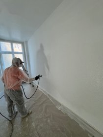 Malowanie tradycyjne i agregatem