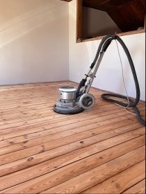 cyklinowanie, szpachlowanie, lakierowanie