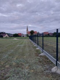 ustawianie ogrodzeń panelowych