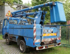 podnośnik wysięgnik - prace ogrodnicze wycinka drzew