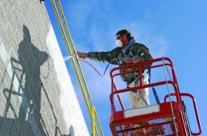 Malowanie hali magazynów pomieszczeń elewacji ogrodzeń płotów