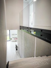 Specjalizujemy się w balustradach metalowych, metalowo-drewnianych i szklanych