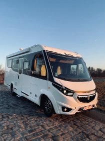 Wynajem luksusowego kampera Benimar Amphitryon 998 – komfortowa integra dla wymagających p