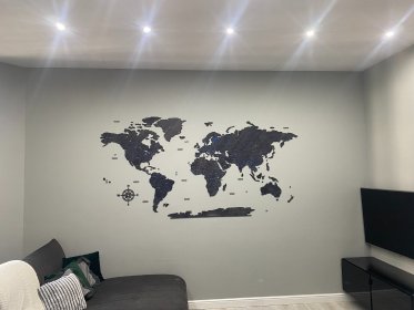 Maluję ściany, sufity, drzwi, okna oraz inne powierzchnie wewnętrzne i zewnętrzne.