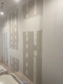 Szpachlowanie, wyrównywanie powierzchni ścian i sufitów (dwukrotne)