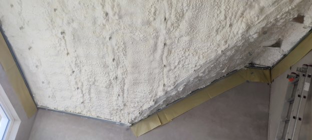 Ocieplenie dachu i poddasza pianą PUR – ciepło, które zostaje na lata!