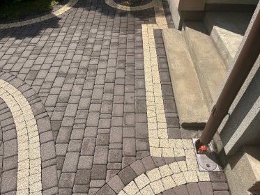 Czyszczenie kostki brukowej