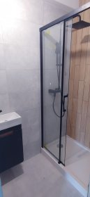 Układanie płytek, montaż armatury łazienkowej