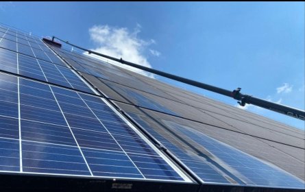 Mycie paneli fotowoltaicznych.