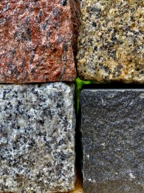 Kostka Granitowa Surowo-Łupana/Cięta