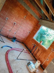 Montaż instalacji elektrycznych