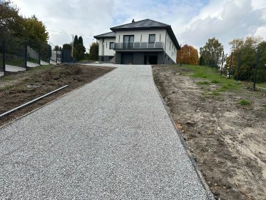 Utwardzenie terenu i podjazdy – przygotowanie trwałych nawierzchni