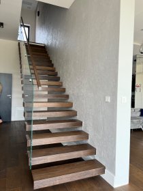 Wykonanie schodów i cyklinowanie