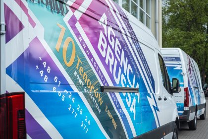 Wynajem nagłośnienia, oświetlenia, scen i ekranów – z pełną obsługą techniczną