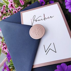 Projektuję logo i oprawę graficzną do druku.