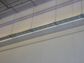 Montaż instalacji elektrycznej na halach przemysłowych itp.