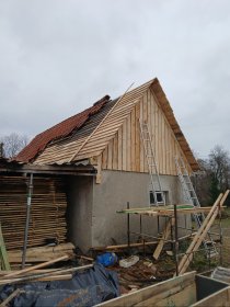 Wymiana pokryć dachowych , obić , elewacji drewnianych itp.