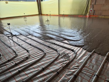 Oferujemy usługę kompleksowego wbudowania posadzki anhydrytowej!