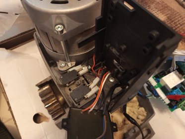 Naprawa napędu bram wjazdowych.