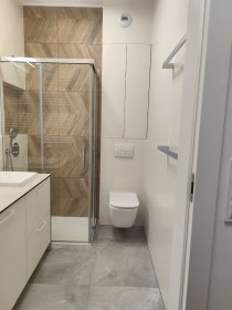 Układanie płytek w łazienkach