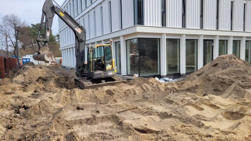 Równanie terenu, przygotowanie terenu pod ogród, niwelacje pod laser, rozkładanie ziemi