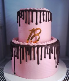 Różne smaki i nadzienie,  wykończenie z dekoracjami, personalizacja, pakowanie