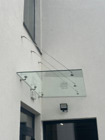 Daszki szklane nad drzwi