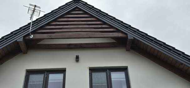 Malowanie, bejcowanie drzewa wszelakiego rodzaju, podbitek, krokwi.