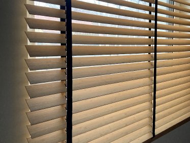 Produkcja i montaż żaluzji aluminiowych oraz drewnianych.