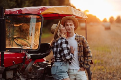 Plenerowe sesje narzeczeńskie