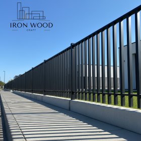 Ogrodzenia metalowe na wymiar – palisadowe/przęsłowe (materiał + wykonanie + montaż)