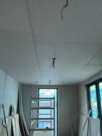 Sufit podwieszany jednopoziomowy 1x płyta GK, szpachlowanie łączeń